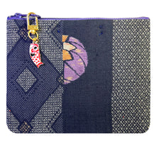 Load image into Gallery viewer, Zippered Kindle Bag with Japanese Fabric and Koi Zipper Pull
